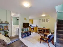 34 Strawberry Hill, Tolroy Manor