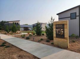 Bluffside Gardens, hotel in Decorah