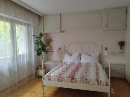 RIVER side - classic: Huningue şehrinde bir havuzlu otel