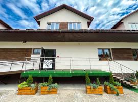 Pod Gromadzyniem Resort, hotel en Ustrzyki Dolne