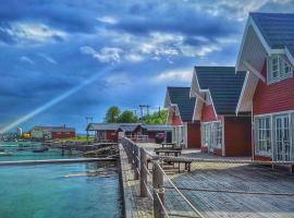 Waterfront Fishermen's Cottages, hotel with parking in Dragøya