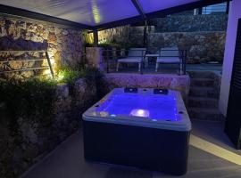 Crepsa Paradise with Jacuzzi - Couple Getaway, hotel with jacuzzis in Cres