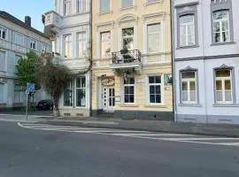 Helle schöne 2 Zimmer Wohnung im Herzen Krefelds