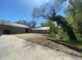 Abercrymlyn barn, hotel in Llanwrda