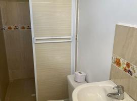 HOTEL MANANTIAL 1, hotel poblíž Letiště Simón Bolívar - SMR, Playa Dormida