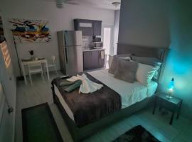 Urban Lodgings One @ Roosevelt 457, holiday rental in San Juan