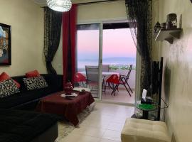 Bel appartement avec vue panoramique sur mer: Tetuan şehrinde bir otoparklı otel