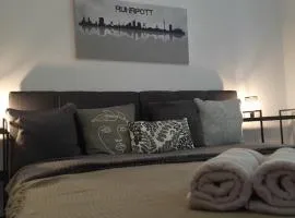 Gockel Homes 1 - Zentral mit Balkon & Netflix