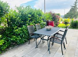 Apartments Village, hotel in Lozovac