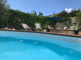 Villa Cléa, belle propriété provençale, jardin, piscine, au calme, ubytování v soukromí v destinaci Carnoux