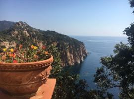 Casa mirador de la Costa Brava, hotel a Girona