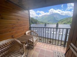 Escuacho, Hotel in Escarrilla