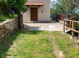 Casa VALGRAZIOSA, chalet de montaña en Calci