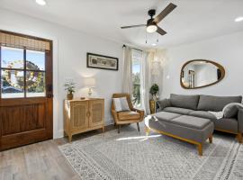 Vacation Rental Bay St Louis walk to beach, dining, shopping, and nightlife, villa in Bay Saint Louis