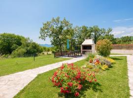 Lovely Home In Blato Na Cetini With Kitchen, počitniška hiška v mestu Blato na Cetini