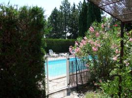 La Bardane, hotel en Carnas