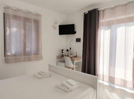 Zenia Rooms, hotel di San Teodoro