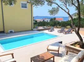 Holiday house in Drage with sea view, balcony, air conditioning,W-LAN 571-1