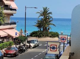 Studio entre plages et Monaco climatisé parking, hótel með bílastæði í Roquebrune-Cap-Martin