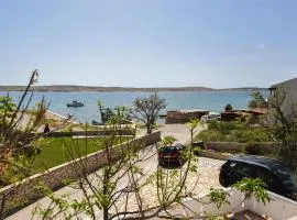 2 Bedroom Lovely Apartment In Kustici