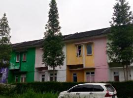 Rumah Warna, hotel v mestu Campaka