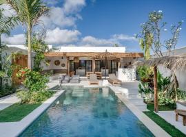 Villa Ruta II - Luxury 2BR tropical villa next to Luna BC and Nyanyi beach, hotel em Tanah Lot
