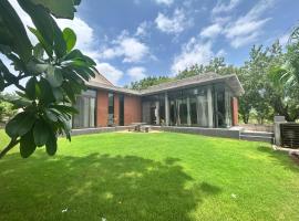 BK's Villa at Kensville Golf & Country Club, hotel v destinaci Nānodra