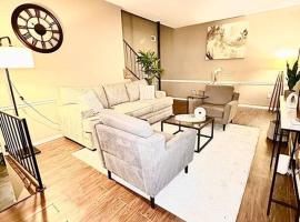 Cozy Fondren Getaway-Short walk to coffee shops, hospital, and restaurants!, vacation rental in Jackson