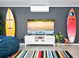 Coolum Beach - Beachside Dream - 3 B/R, 2 Bath ZF6，位于库鲁姆海滩的酒店