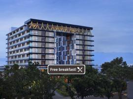Hotel Santika Premiere Padang, hotel v destinaci Padang