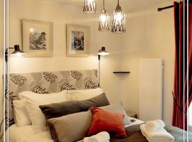 APPART HOTEL Place des Jolis Rêves, ξενοδοχείο διαμερισμάτων σε Riom-ès-Montagnes