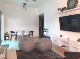 Garlic Cherating Pool Homestay, sewaan penginapan di Kampong Baharu Cherating