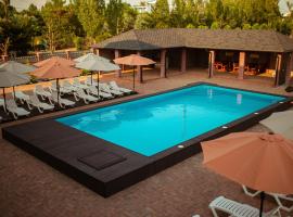 REEF Hotel, Hotel in Koblewe