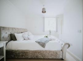 Linen Cottage- Parking, LEDs, 4K TVs, 5G WIFI and more!: Bath şehrinde bir tatil evi