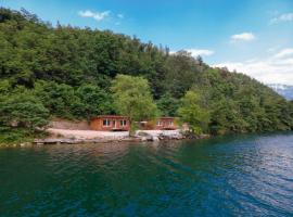 Chalet Alessandrini - Private Lakeside Beach, hotel sa Tenna 