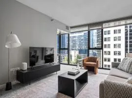 Loop 1BR w gym pool lounge 1 block from L CHI-695