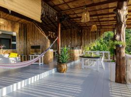 Sunset House two bedroom home with sunset view, casa o chalet en Haad Yao