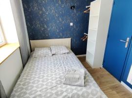 Chambre Crozon avec salle de bains privative dans une résidence avec salon et cuisine partagés – hotel w mieście Brest