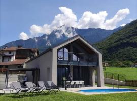 Villa Tivano, vista mozzafiato, holiday home in Colico