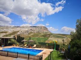 CASA RURAL EL CHAPARRO, landsted i Antequera