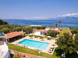 Blue Marine Village, hotel v destinaci Chalkis