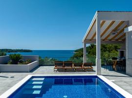 Villa Blue Panorama, hotel with pools in Vela Luka