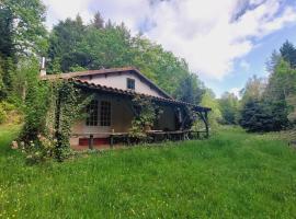 Gîte Rustique - Périgord Vert - La Collina 24300: La Chapelle-Verlaine şehrinde bir villa