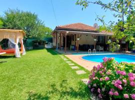 Yildiz Family Village House -ısıtmalı havuzlu Sapanca, hotel sa Sapanca