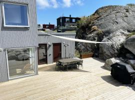 Nice villa for 10 people on Styrso: Styrsö şehrinde bir otoparklı otel