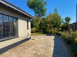 Cosy studio with kitchenette in Norton - 2120, hotel in Norton