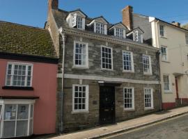 Chain House - Historic and Gorgeous, Spacious and Private, hotell i Modbury