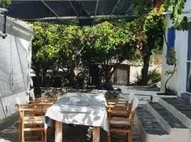 Diamoni Afroditi two houses for max 6 persons