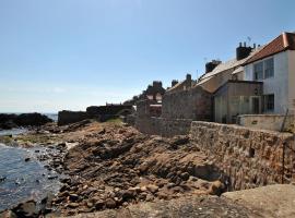 Aqua Vista- seafront cottage Cellardyke, vacation home in Anstruther