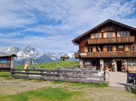 Almgasthaus Glocknerblick, perhehotelli kohteessa Großkirchheim